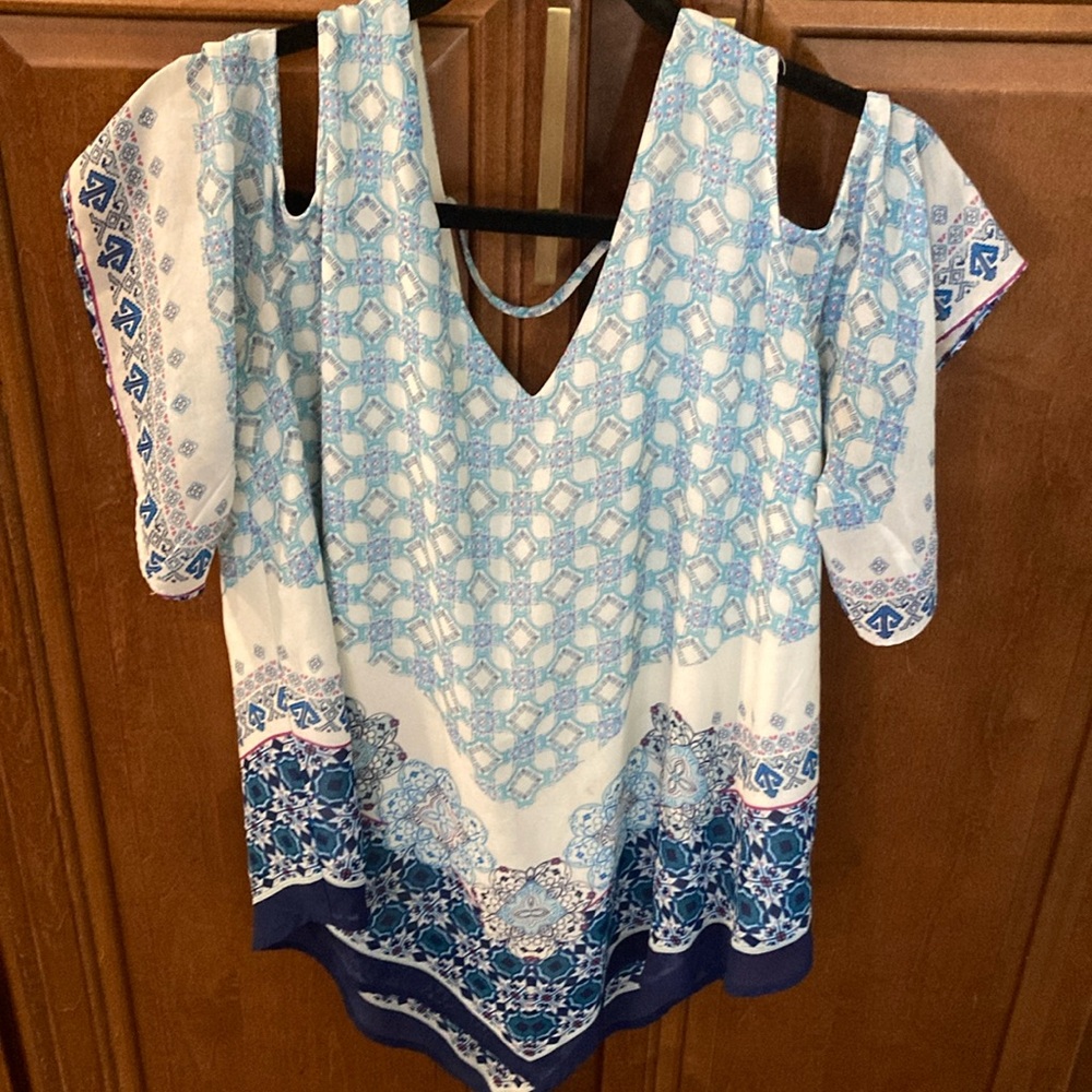 DR2 Blue and White Flutter Sleeve Asymmetrical Blouse